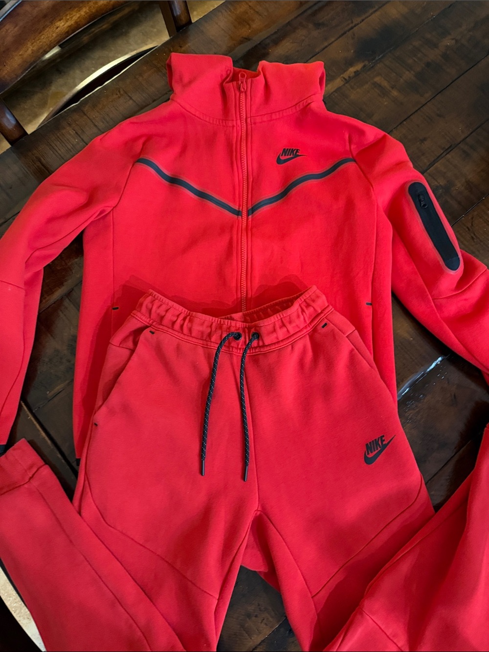 Nike Red Men's Full-Zip Hoodie & Joggers Set